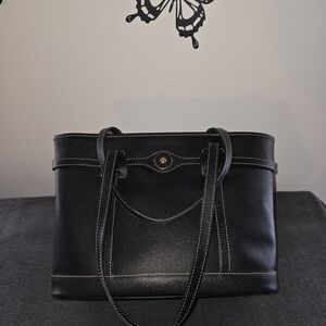 Classic Black Leather Tote with Contrast Stitching